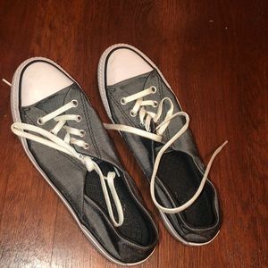 Converse size 7 (U.S.)
